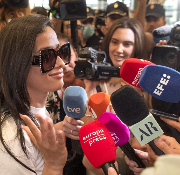 Chanel aterriza en España y es recibida por multitud de fans: «Esto está siendo increíble»