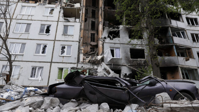 Ucrania acusa a Rusia de sacar a la fuerza a residentes de la ciudad de Kupiansk y de asesinar a civiles en Járkov