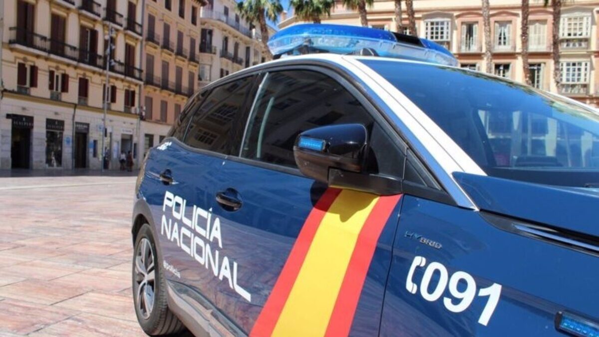 Detenido un menor por apuñalar a su padre en una barriada de Málaga