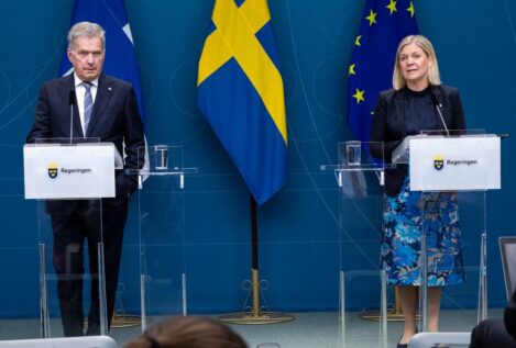 La OTAN recibe las solicitudes de adhesión de Finlandia y Suecia