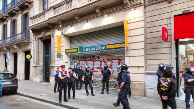 Violencia trans contra librerías