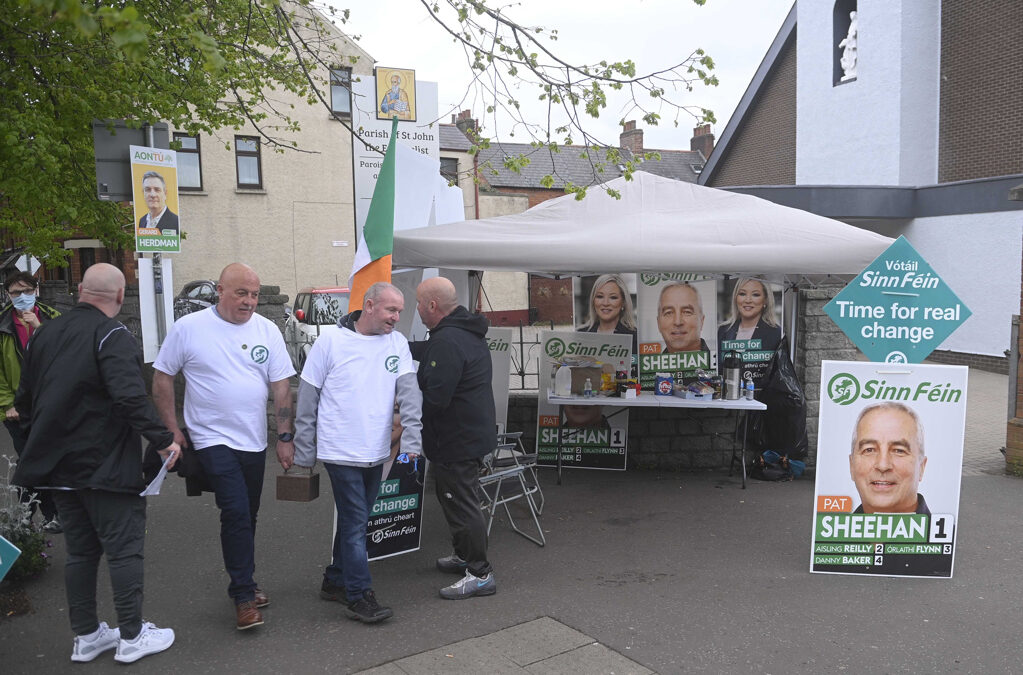 El partido nacionalista Sinn Féin acaricia una victoria histórica en Irlanda del Norte