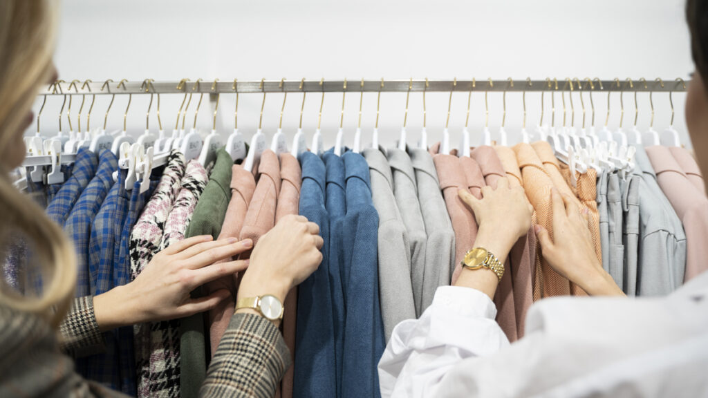 Descubre los trucos para comprar más ropa y ahorrar dinero al mismo tiempo