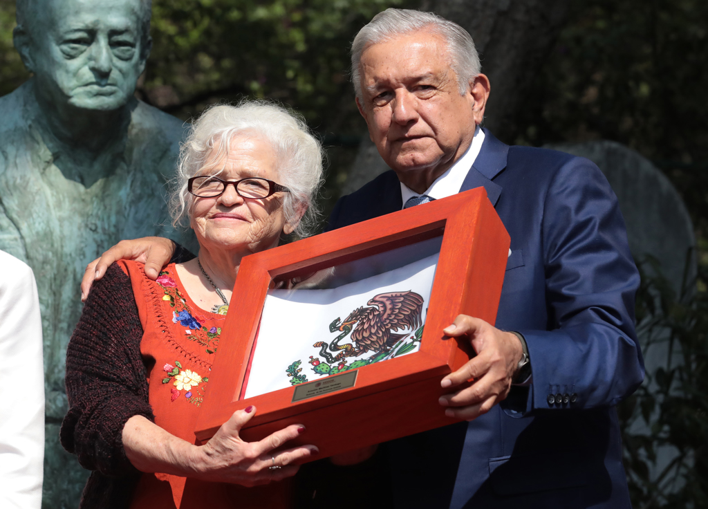 López Obrador inhuma los restos del líder del Partido Comunista Mexicano
