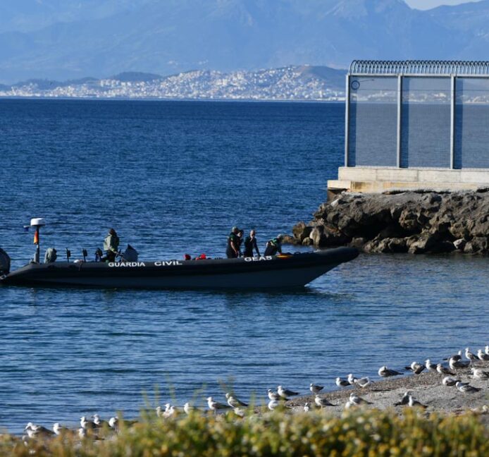 Entran a nado a Ceuta  siete inmigrantes de Yemen y Siria, entre ellos un menor, y piden asilo
