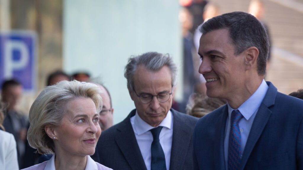 La presidenta de la Comisión Europea, Ursula Von der Leyen, y el presidente del Gobierno, Pedro Sánchez.