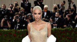 Kim Kardashian embutida en el vestido de Marilyn Monroe
