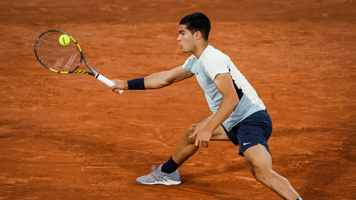 Carlos Alcaraz se clasifica para octavos de Rolland Garros