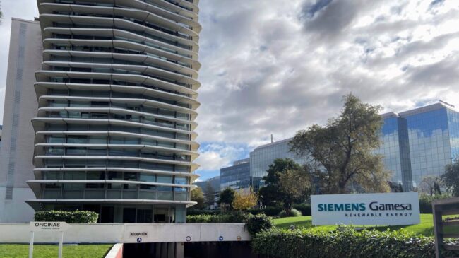 Siemens Gamesa repunta un 11% al volver al parqué tras tantear la salida a Bolsa de su matriz