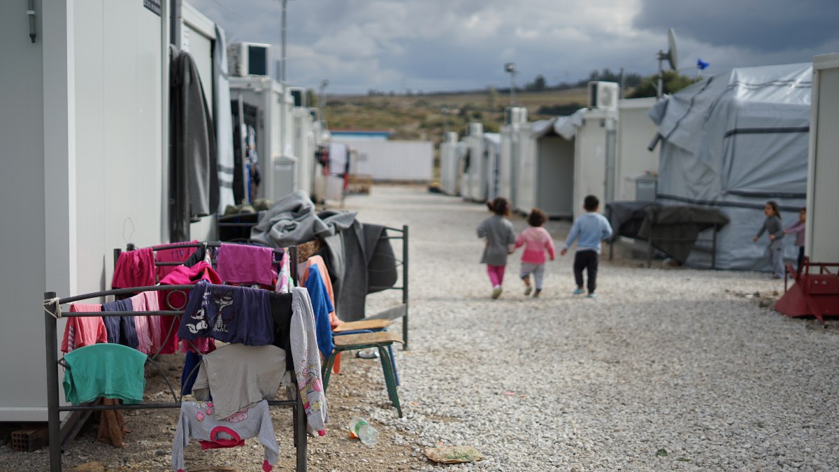 En Hungría está  vigente desde el otoño de 2015 un estado de emergencia por migración masiva. 