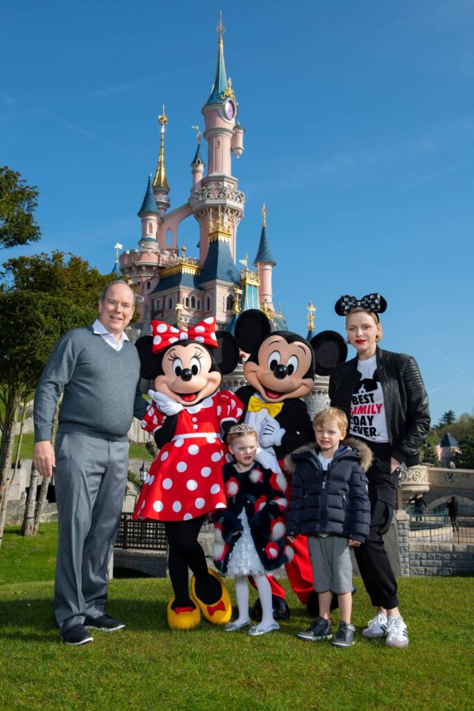 La última vez que visitaron Disneyland Paris, la princesa Charlene estuvo con ellos. Gtres