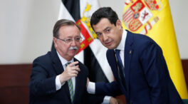 Los presidentes de Ceuta y Andalucía encargan analizar sus móviles para comprobar si han sido espiados