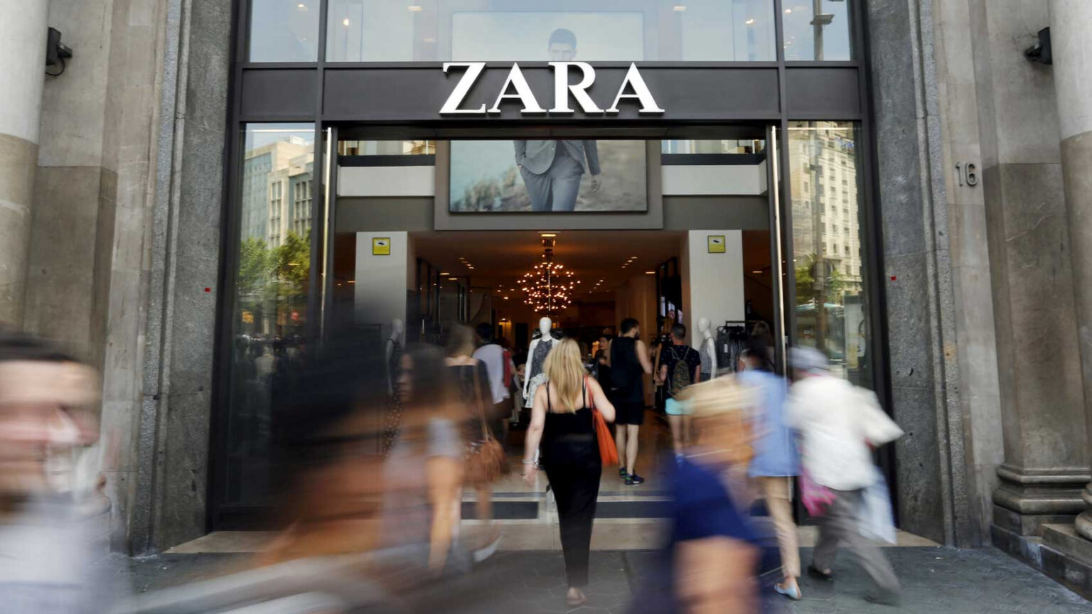 16 compras clave de Zara que las mujeres de 40 años necesitan esta