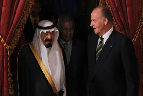 La confesión de Zapatero a Bono sobre el lujo del rey saudí: «Nos correrían a gorrazos»