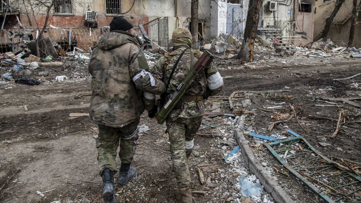 Ucrania denuncia que Rusia intensifica sus ataques en el Donbás mientras Moscú culpa a Kiev de bombardear zonas fronterizas