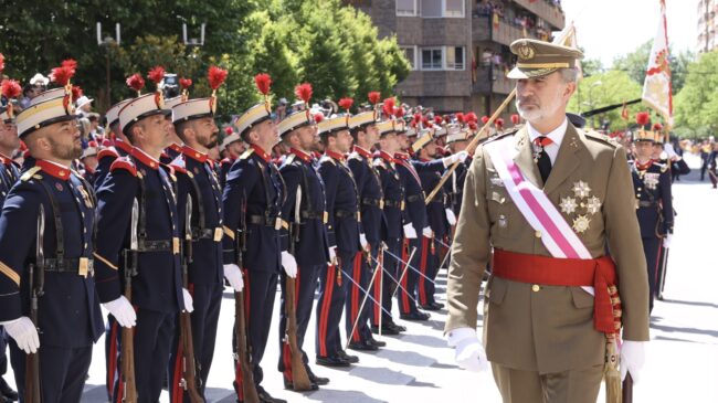 (VÍDEO) Los Reyes presiden el desfile del Día de las Fuerzas Armadas que conmemora el ingreso de España en la OTAN