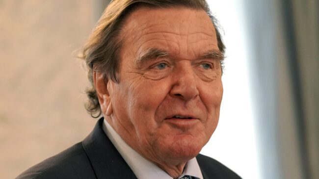 El excanciller alemán Schröder abandonará la presidencia del consejo de administración de la mayor petrolera rusa tras las críticas