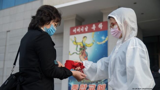 Corea del Norte suma 232.880 nuevos contagios y 62 muertos por una "fiebre"