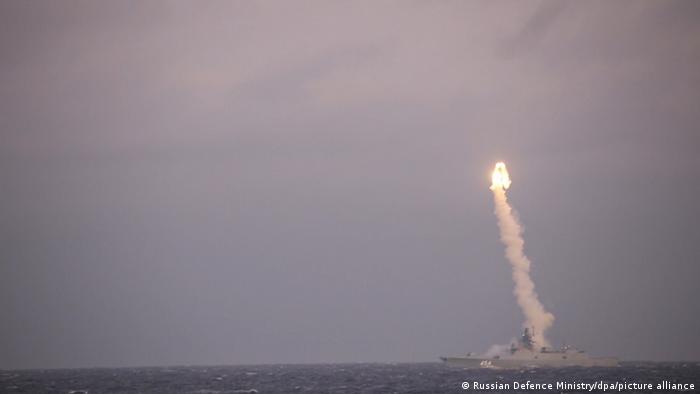 (VÍDEO) Rusia efectúa un nuevo ensayo de su misil hipersónico «Tsirkon» desde el mar de Barénts