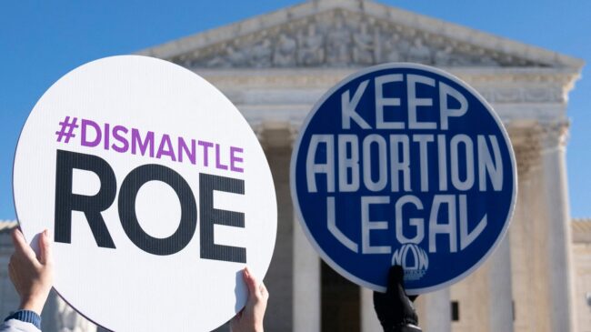 El Tribunal Supremo de EE.UU. planea derogar la protección federal sobre el aborto, según una filtración