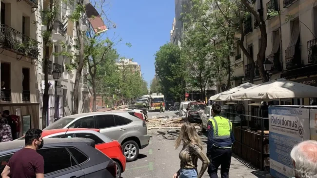 (VÍDEO) Dos muertos y más de una decena de heridos por una grave explosión en un edificio en el barrio madrileño de Salamanca