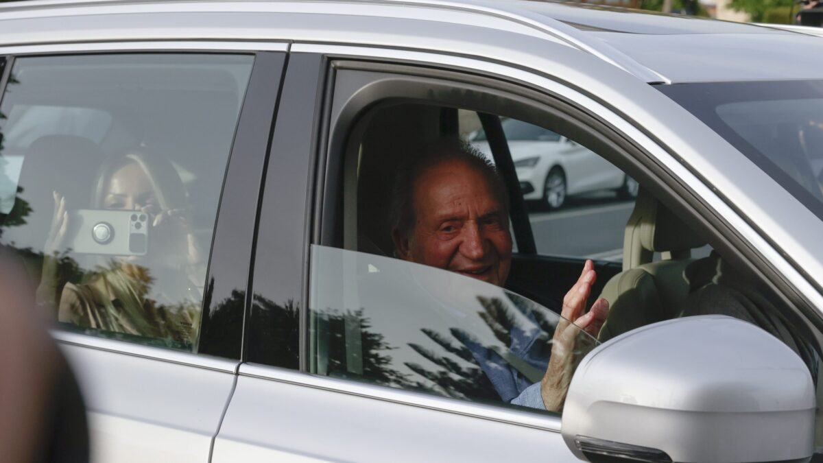 El rey emérito Juan Carlos I vuelve a pisar España: llega a Vigo tras casi dos años de ‘exilio’