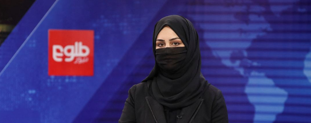 Las periodistas afganas se cubren la cara tras el ultimátum de los talibanes