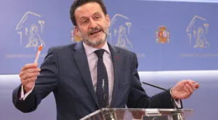 Edmundo Bal exige a Pedro Sánchez que defienda a la Monarquía