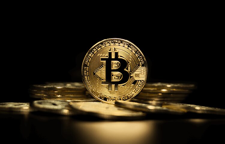 El Bitcoin pierde el 50% desde su máximo histórico y arrastra a otras criptomonedas a una bajada generalizada