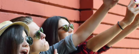 Los jóvenes dedican siete horas diarias al ocio digital y quieren ser 'influencers'