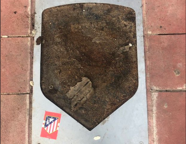 Arrancan la placa de Thibaut Courtois en el Wanda tras sus polémicas declaraciones