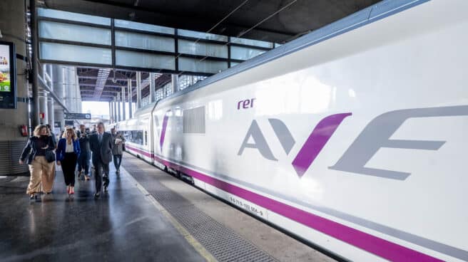 Renfe remonta tras la pandemia y bate un nuevo récord de viajeros: 169.136 en un día