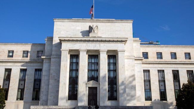 La Reserva Federal de EE.UU. anuncia la mayor subida de tipos de interés en más de dos décadas ante una inflación desbocada