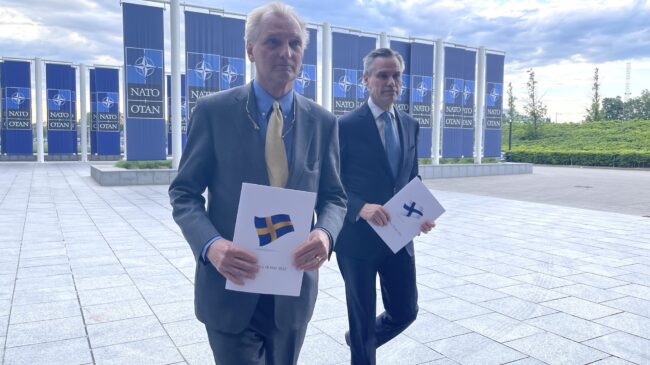Suecia y Finlandia entregan a la OTAN su solicitud de ingreso en la Alianza Atlántica: "Es un paso histórico"