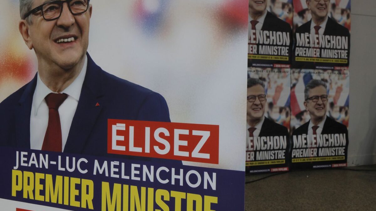 El socialismo francés valida su integración en la coalición de Mélenchon ante su descalabro electoral