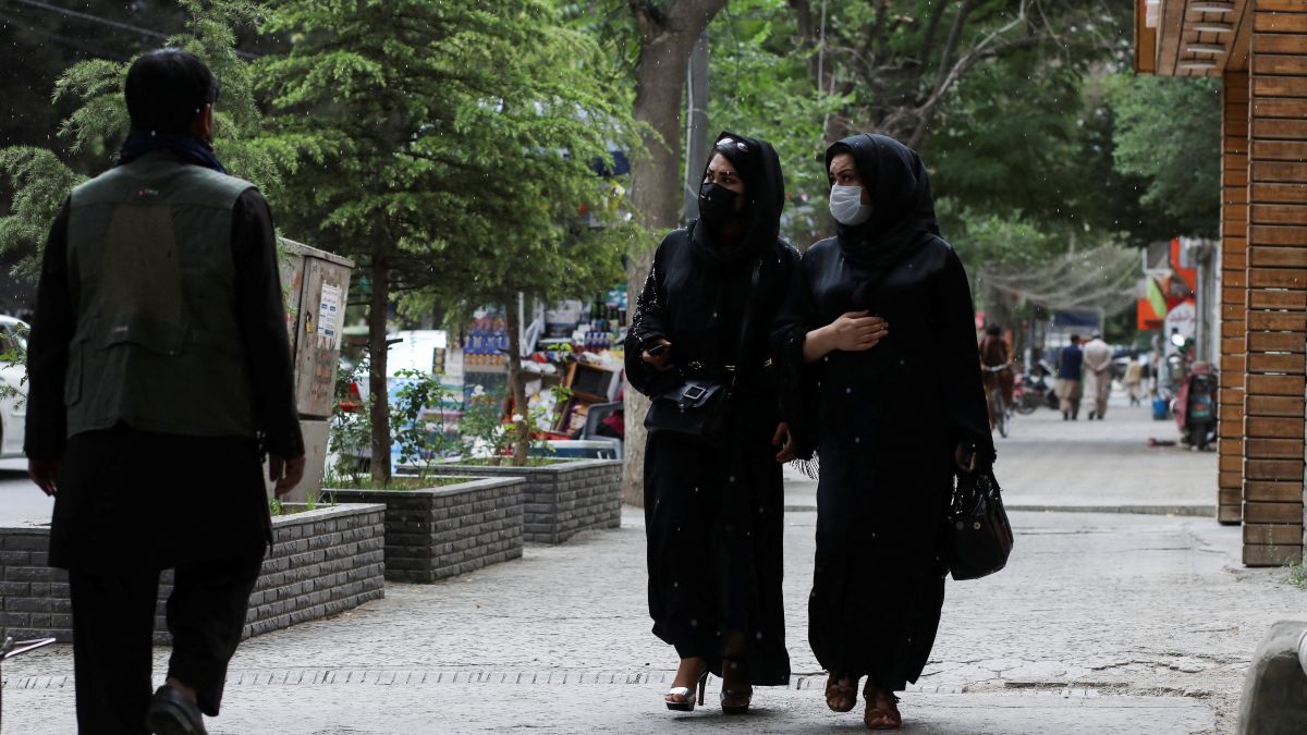 EEUU pide a los talibanes que no recorten los derechos de las mujeres