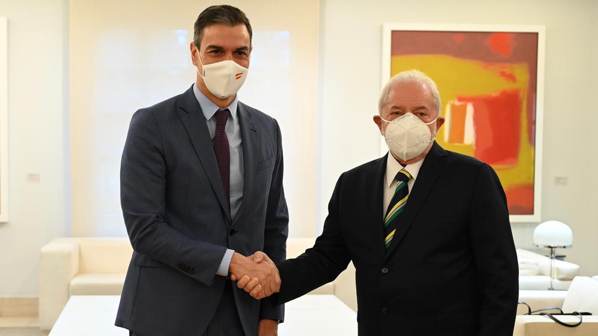 El Gobierno elige nueva embajadora en Brasil antes del duelo entre Bolsonaro y Lula