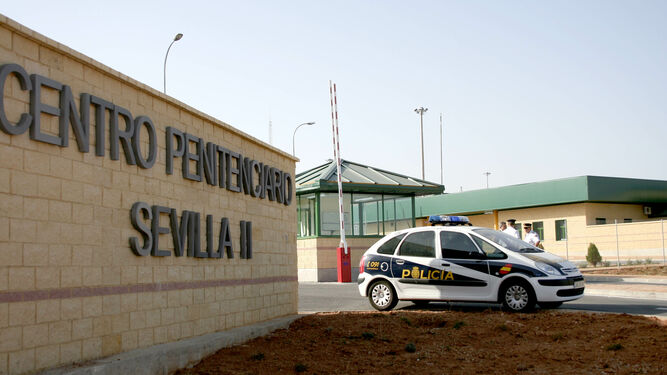 Un preso magrebí se fuga de la cárcel de Sevilla-II aprovechando un "paseo terapéutico"