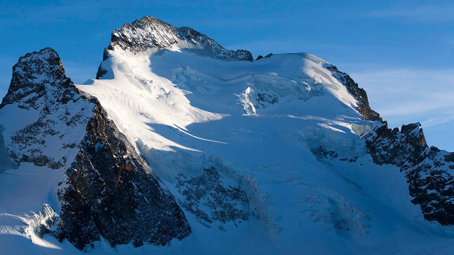 SIete alpinistas muertos y dos desaparecidos en una avalancha en los alpes