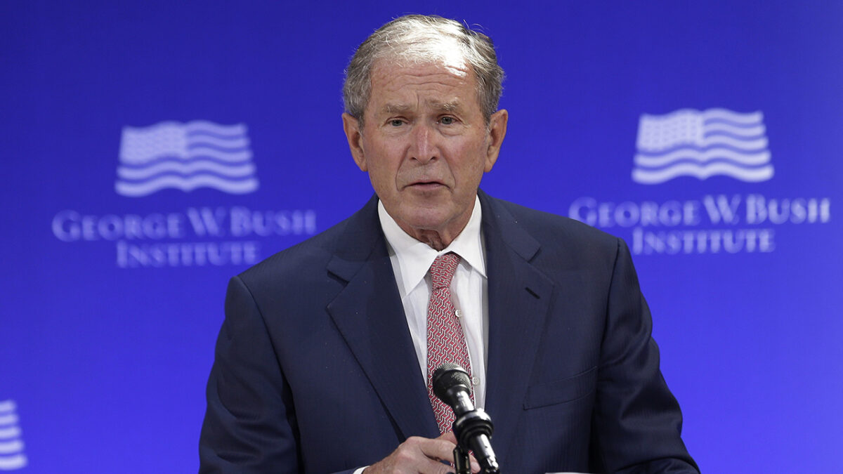 (VÍDEO) Bush condena por error su «injustificada y brutal» invasión de Irak
