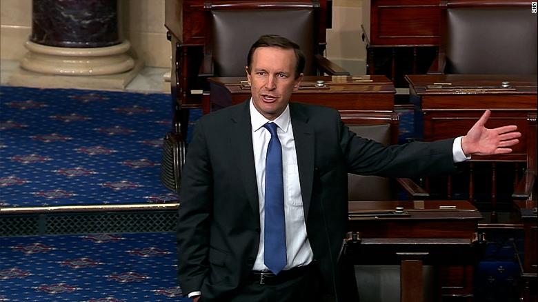 (VÍDEO) El emotivo discurso del senador Chris Murphy tras el tiroteo de Texas: «¿Qué estamos haciendo?»