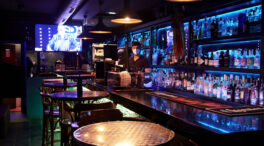 Las discotecas catalanas repartirán tapas para vasos para evitar abusos sexuales con drogas