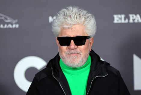 Por qué Almodóvar está en contra de la Ley Audiovisual de Sánchez que beneficia a Roures