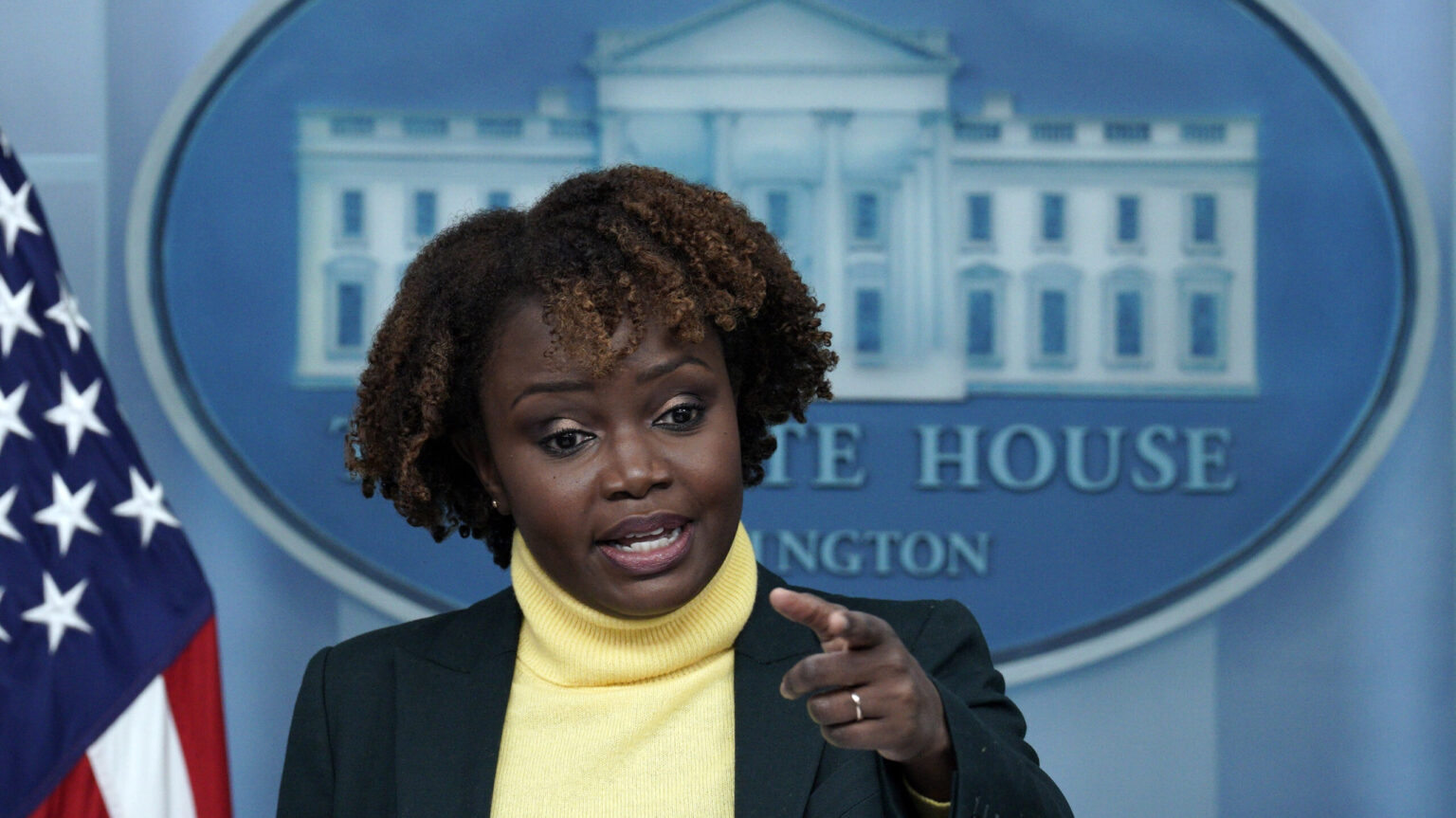 Biden nombra a Karine Jean-Pierre como portavoz, primera mujer negra en el cargo