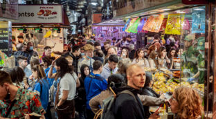 España recibió en marzo cuatro millones de turistas, ocho veces más que en 2021