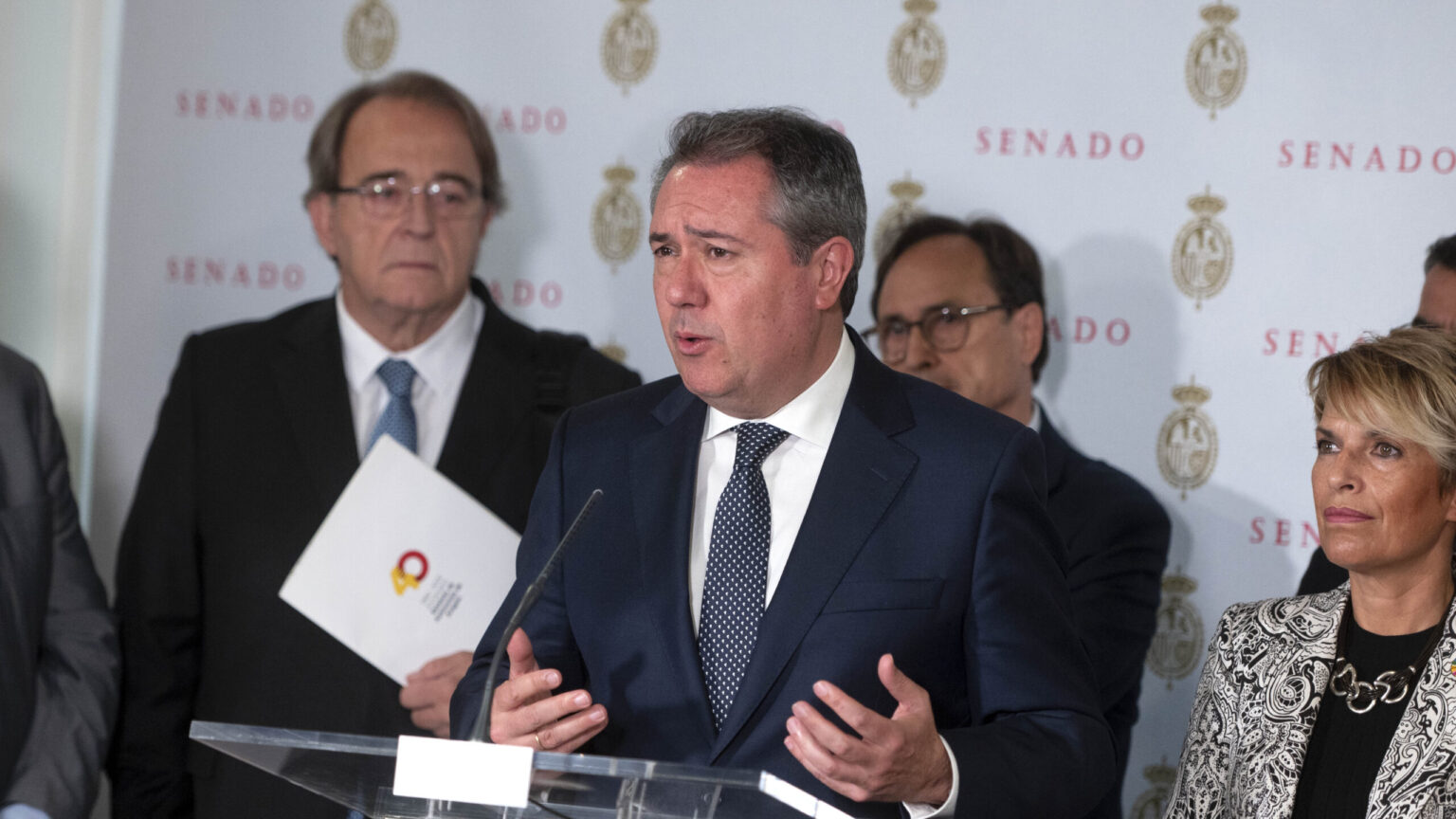 El candidato del PSOE Juan Espadas suspende su campaña este fin de semana tras dar positivo