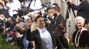 Elon Musk aparca «temporalmente» la compra de Twitter