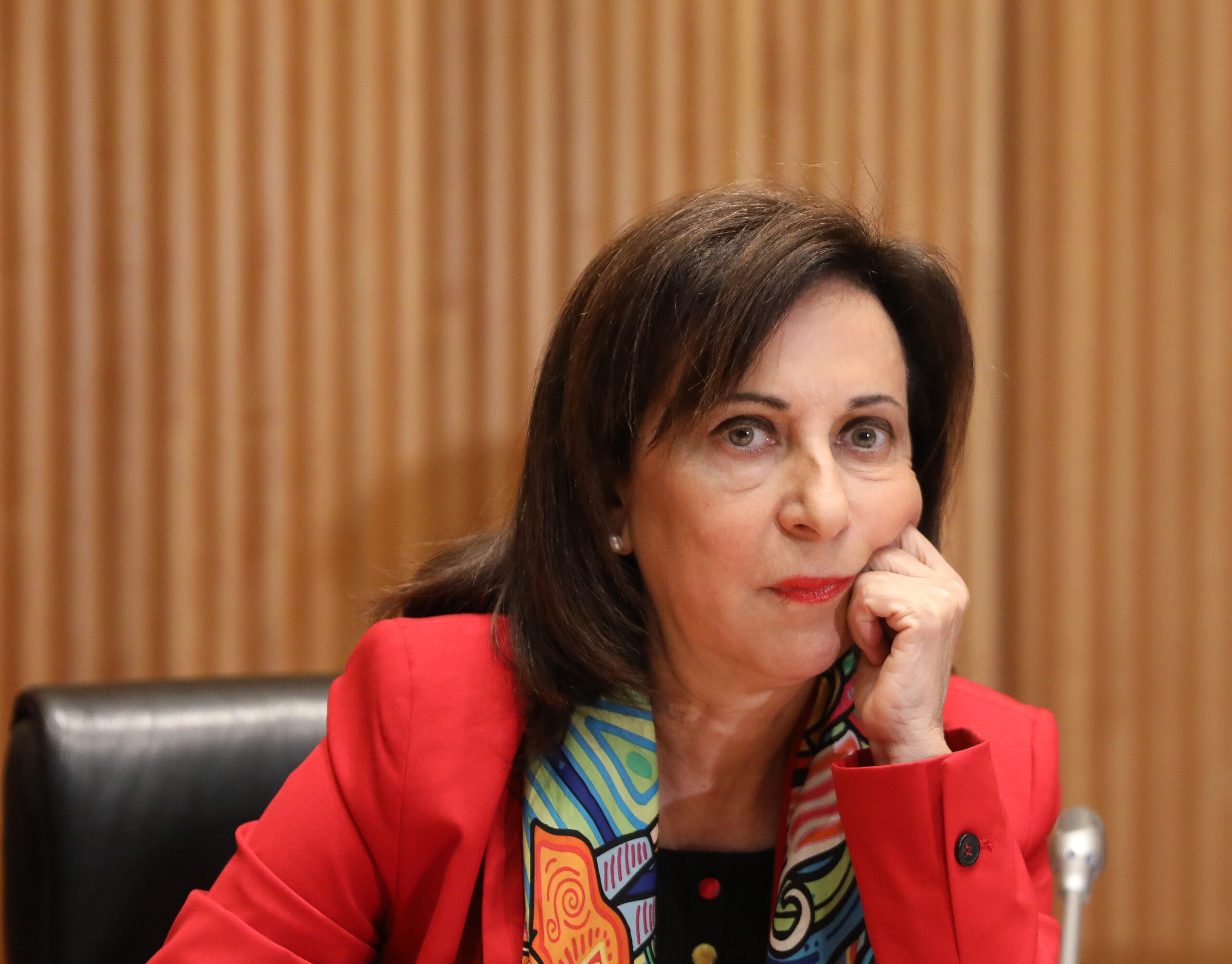 Robles replica a Podemos que todo el Gobierno tiene acceso a informes del CNI