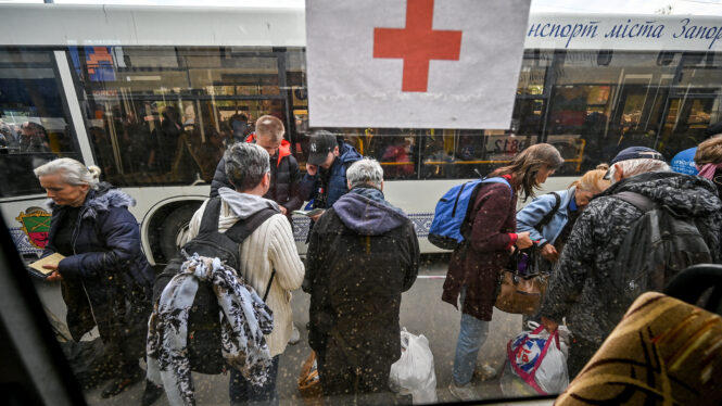 Rusia anuncia un alto el fuego temporal en las cercanías de Azovstal