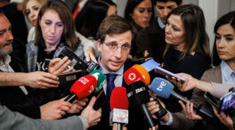 Almeida pide al Gobierno explicar si hay «conexión causal»